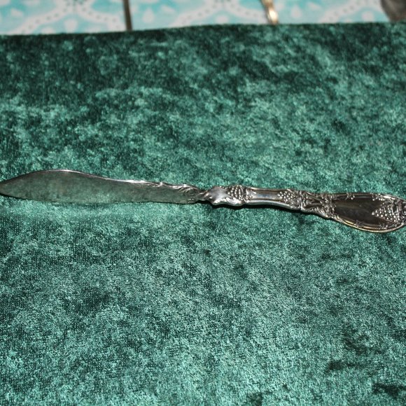 RARE Antique 1881 Rogers Flat Twisted Handle Master Butter Knife La Vigne - Picture 1 of 3